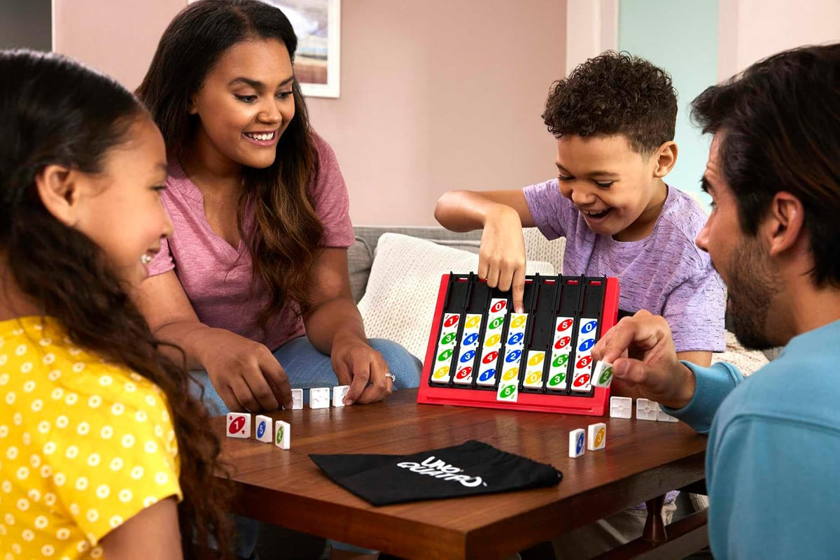 Mattel UNO Quatro Gesellschaftsspiel ab 7 Jahre HPF82